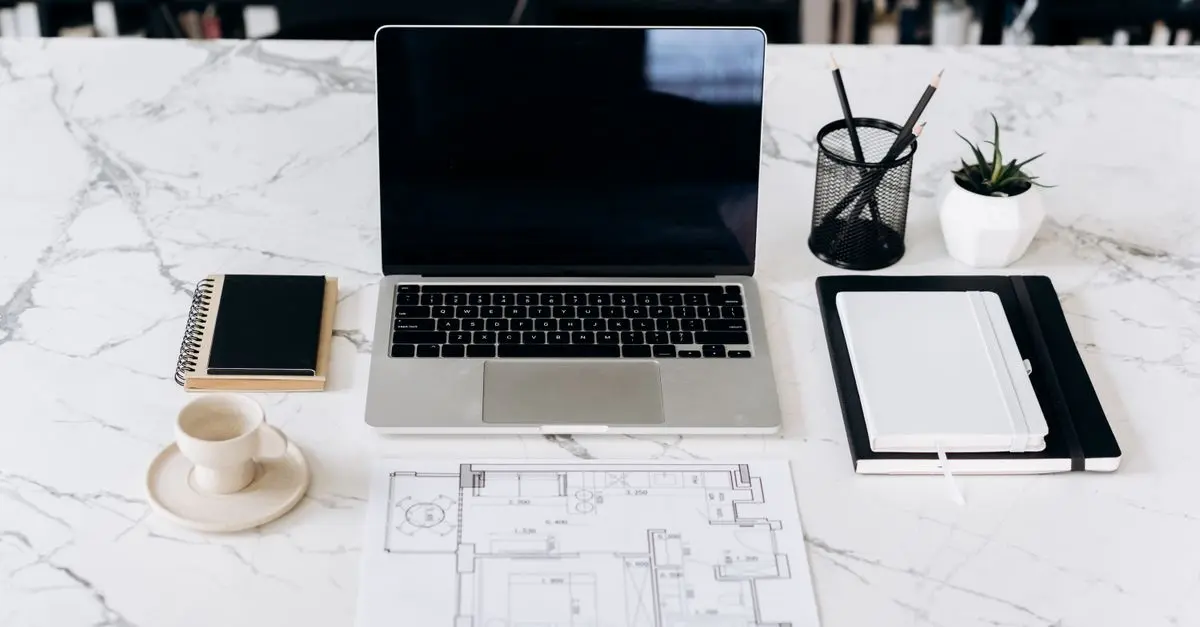 Les Avantages du Porte-Document pour un Bureau Ergonomique